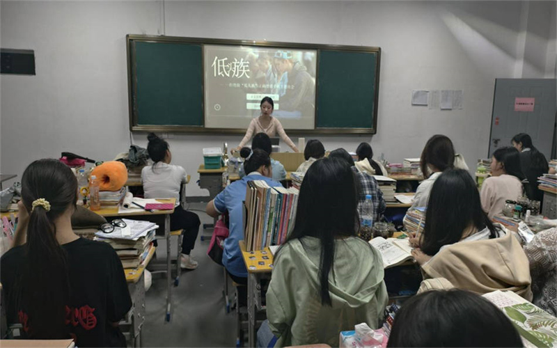 我校各班級開展“拒做低頭族，抬頭贏未來”